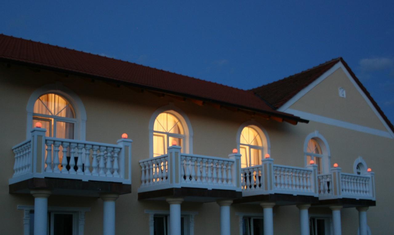 Hotel Am Donaubogen Sarching Dış mekan fotoğraf
